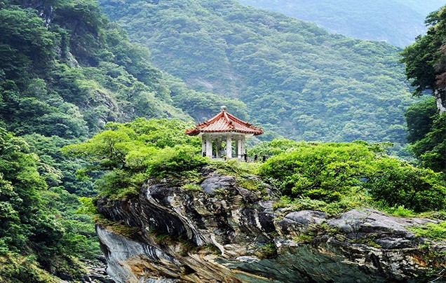 DAY 2: TAROKO NATIONAL PARK & GORGE GATEWAY