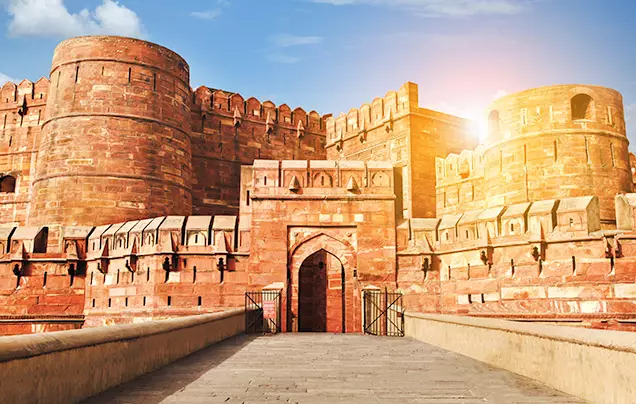 Day 11: Travel to Agra