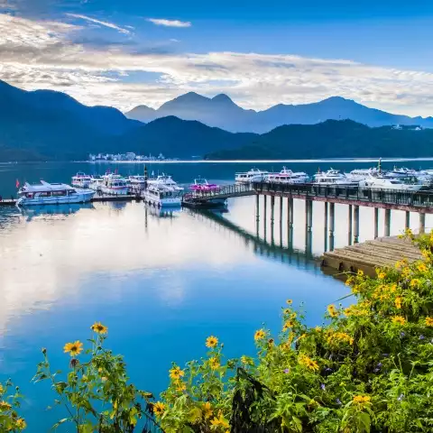 SUN MOON LAKE