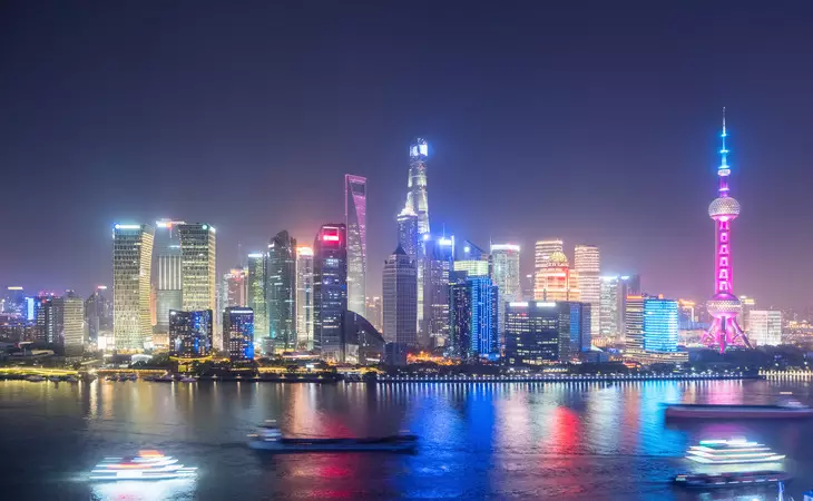 Cruise Along the Bund 