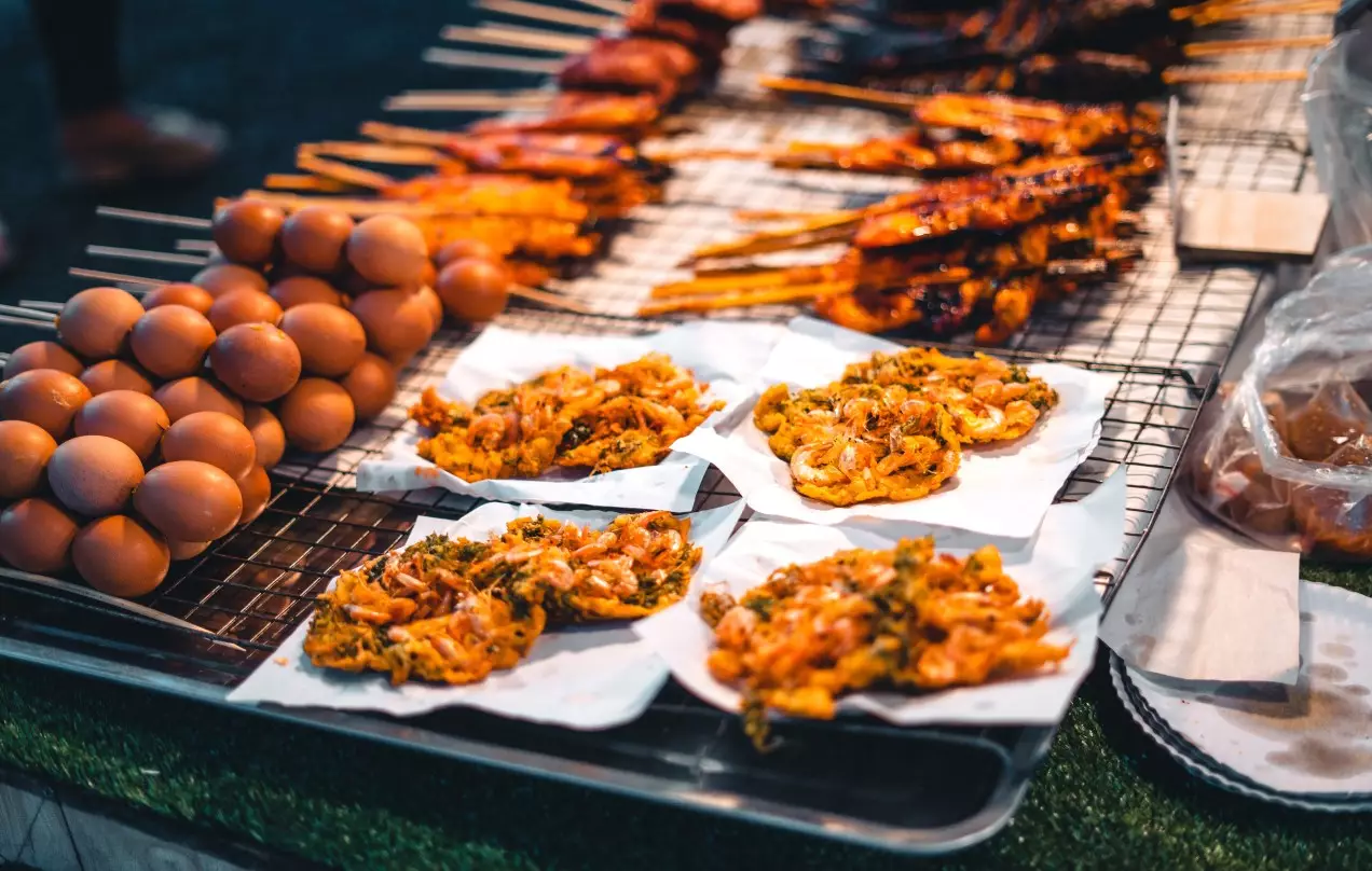 Day 9: Fly to Phuket – Local Highlights and Thai Street Food Tour