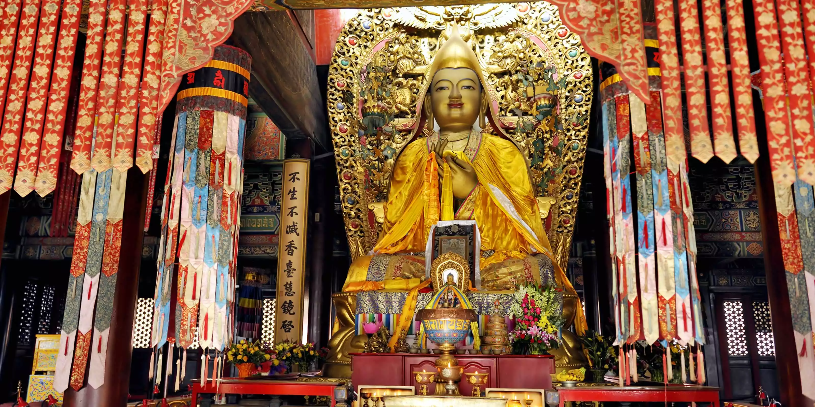 Sacred artifacts and Голов statues within Lama Temple