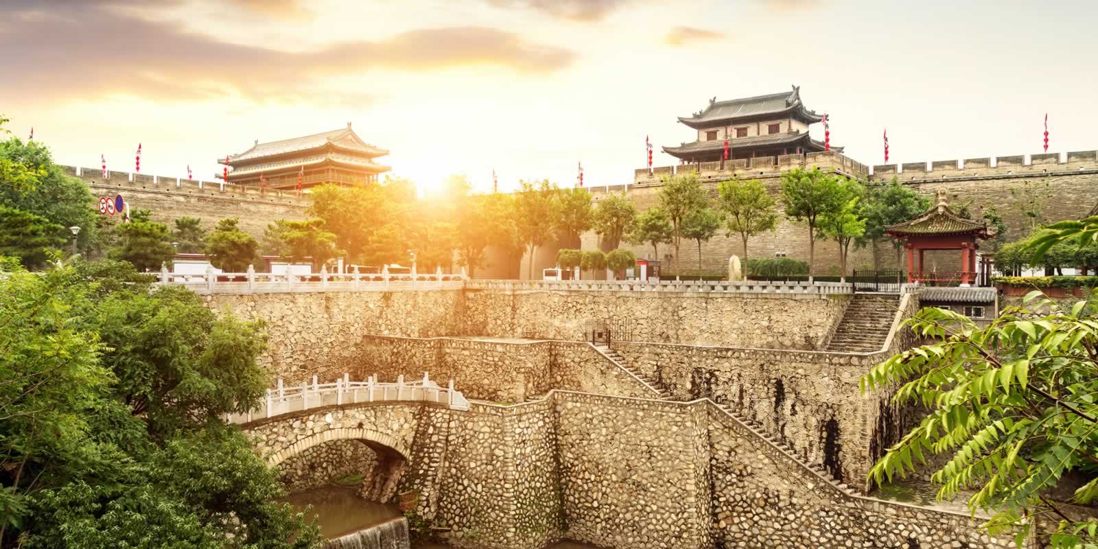 People walking and cycling on the Xi’an City Walls
