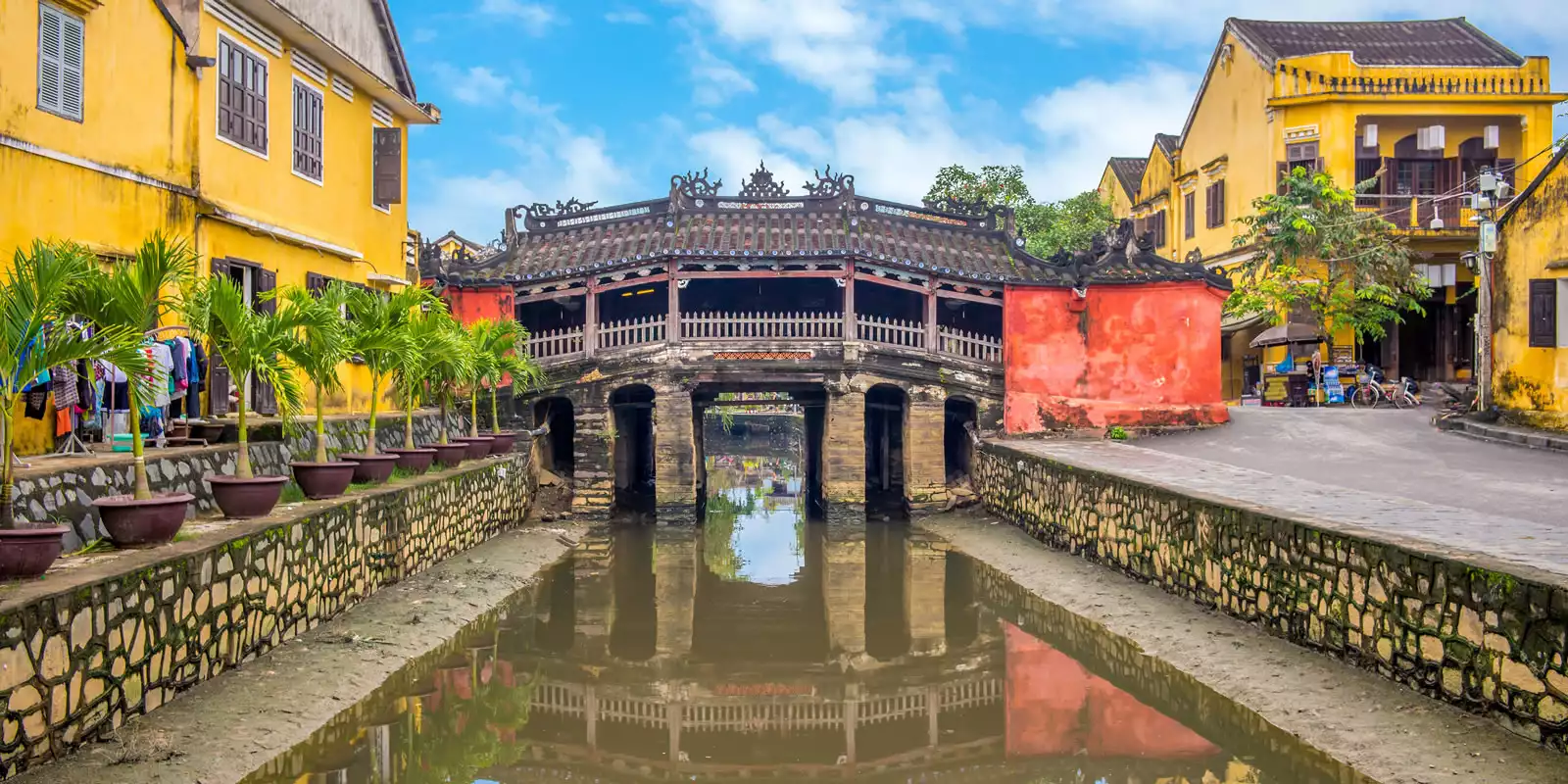ブタのオブジェ　ベトナム南部 Japanese Bridge | Hoi An, Vietnam | Wendy Wu Tours